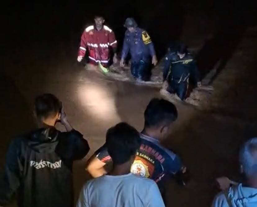 banjir_parah_di_tukka_jembatan_rambing_putus_total