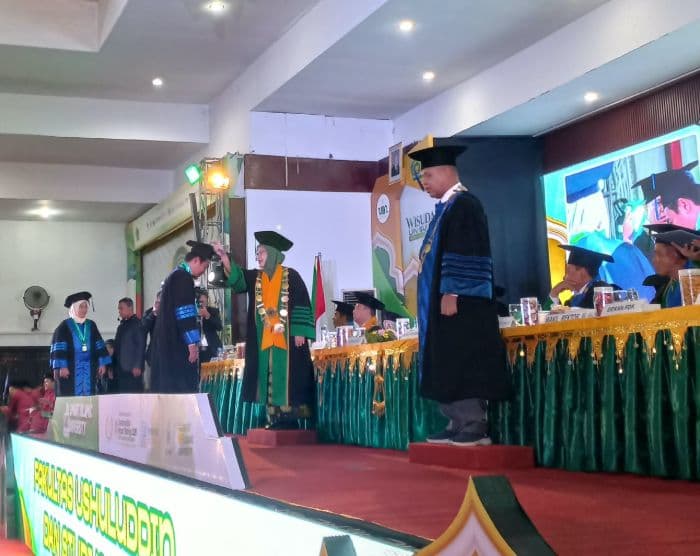 kukuhkan_2038_wisudawan_rektor_uinsu_jadilah_job_creator_bukan_job_seeker