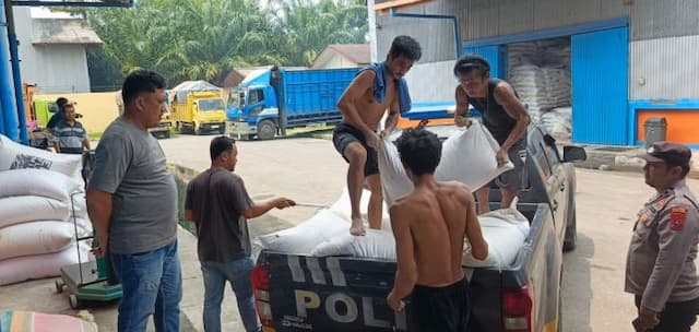 panen_perdana_polsek_air_joman_setor_23_ton_jagung_ke_bulog