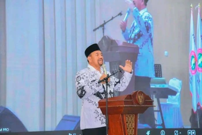 bupati_baharuddin_guru_jangan_berpolitik_tugas_guru_mendidik_anak_jadi_generasi_berkualitas_dan_berakhlak