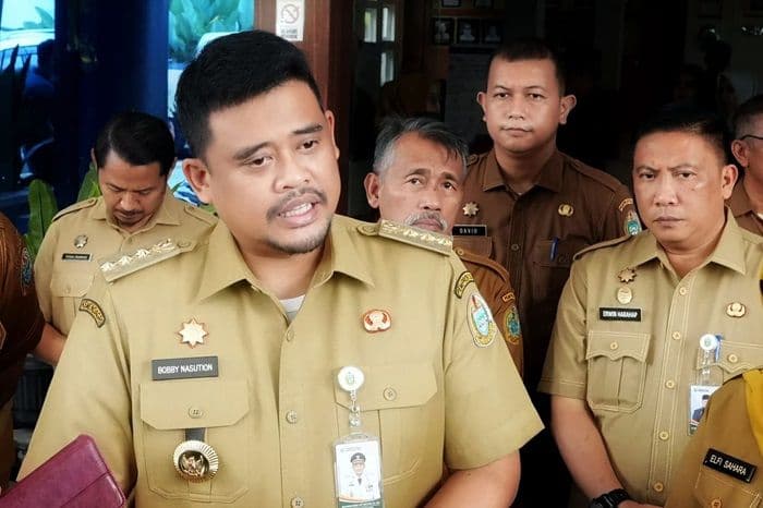 gubernur_bobby_nasution_kerahkan_tim_dan_logistik_ke_lokasi_banjir_di_sumut