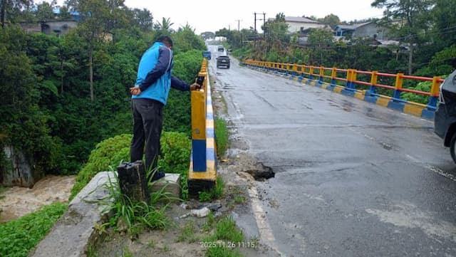 jembatan_lae_simbelin_di_jalinsum_dairipakpak_bharat_berlubang_warga_khawatir_ambruk