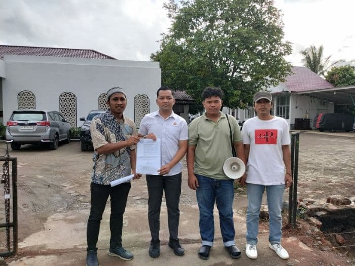 kades_pinarik_diduga_korupsi_add_puluhan_mahasiswa_demo_ke_kejari_palas