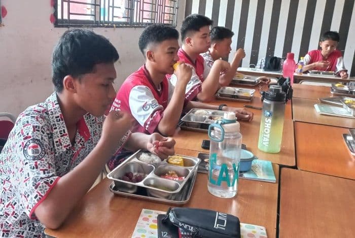kenaikan_harga_ayam_dan_telur_picu_ancaman_program_mbg_di_medan