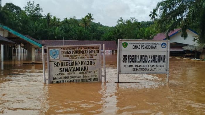 tapsel_dilanda_banjir_dan_longsor_15_orang_meninggal_dunia