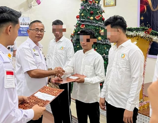 67_warga_binaan_lapas_labuhan_ruku_terima_remisi_natal