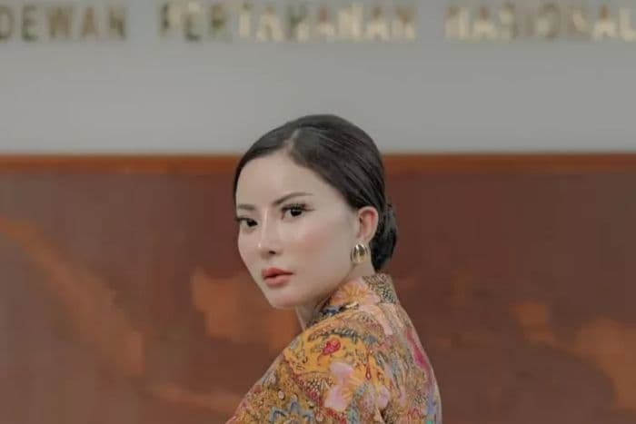 model_majalah_dewasa_jadi_tim_kreatif_kemenhan
