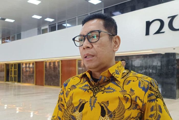 adies_kadir_ditunjuk_sebagai_calon_hakim_mk