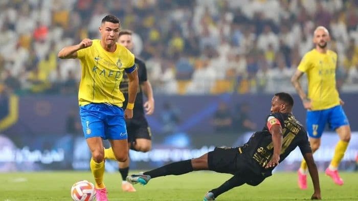 gol_bunuh_diri_dan_hujan_kartu_alnassr_tundukkan_altaawoun_10_di_liga_saudi