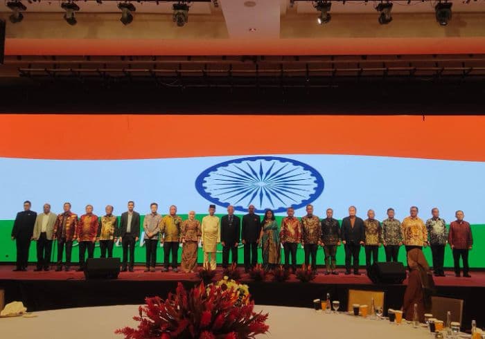 india_maju_konsul_jenderal_india_tekankan_peran_aktif_masyarakat_dalam_pertumbuhan_ekonomi_dan_perdamaian