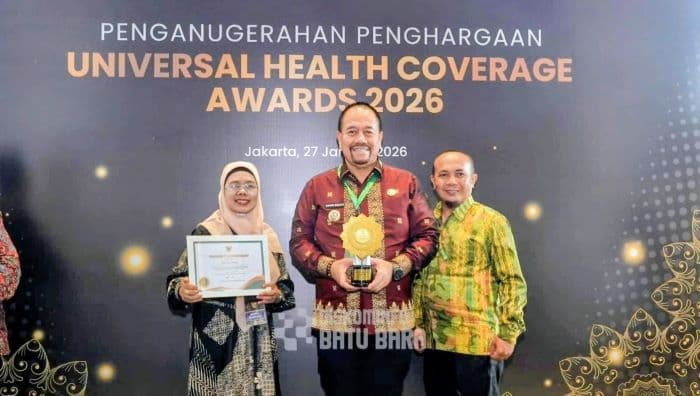 kepesertaan_di_atas_95_persen_pemkab_batu_bara_terima_penghargaan_uhc_kategori_pratama_