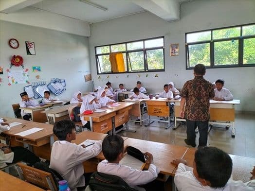 pakai_dana_csr_siswa_sd_dan_smp_di_siantar_dapat_bimbingan_belajar_tambahan