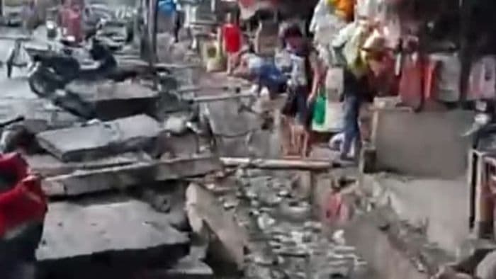 selokan_dikorek_pedagang_jalan_hasanuddin_lubuk_pakam_keluhkan_akses_toko_terganggu