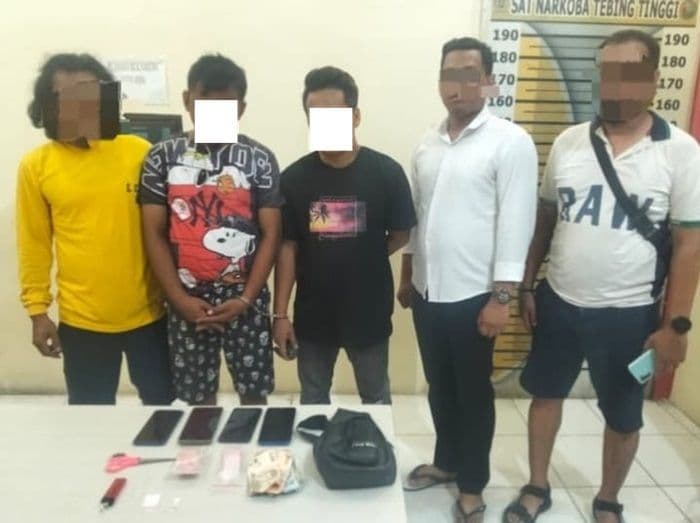 tim_intel_kodim_0204ds_gerebek_koskosan_di_tebing_tinggi_dua_tersangka_narkoba_diamankan