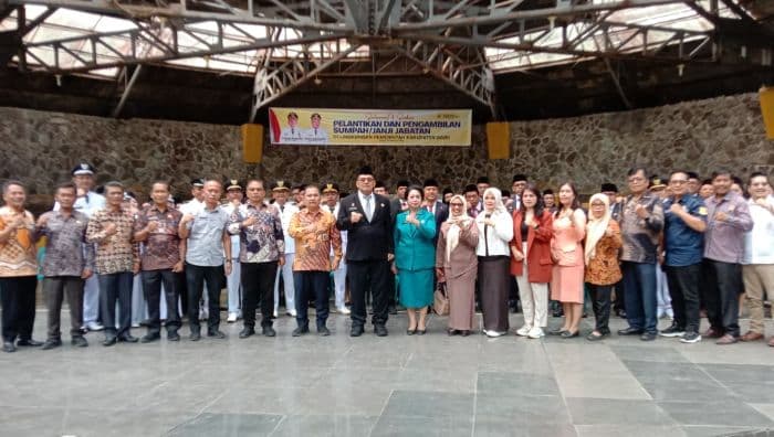 diwarnai_beredar_isu_setor_uang_bupati_vickner_sinaga_lantik_78_pejabat_struktural_dan_fungsional_di_dairi