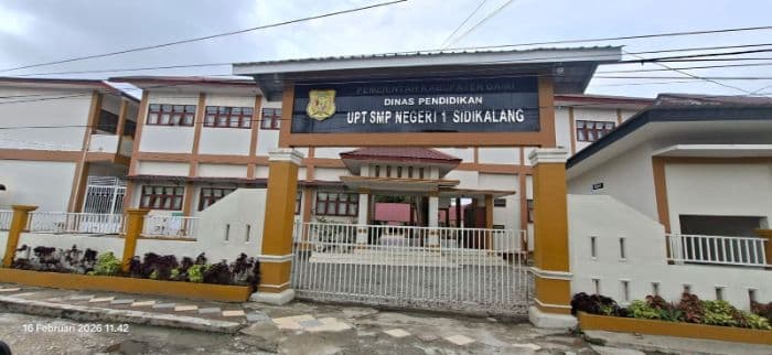 dugaan_korupsi_dana_bos_aph_diminta_periksa_kepala_smp_negeri_1_sidikalang