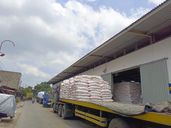 4400_ton_pupuk_subsidi_tersedia_di_gudang_pusri_siantar