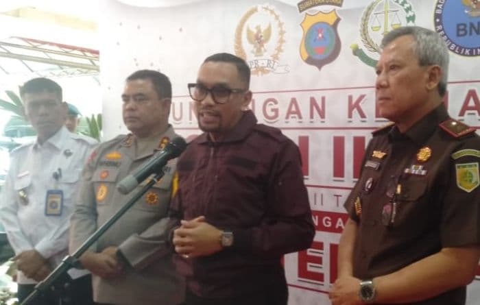 ahmad_sahroni_tanggapi_aksi_mahasiswa_tolak_revisi_uu_tni_di_sumut