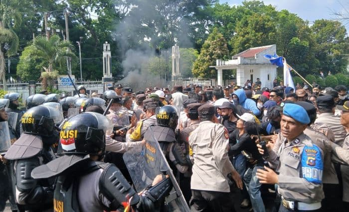 demo_tolak_uu_tni_di_siantar_rusuh_tiga_mahasiswa_diamankan_polisi