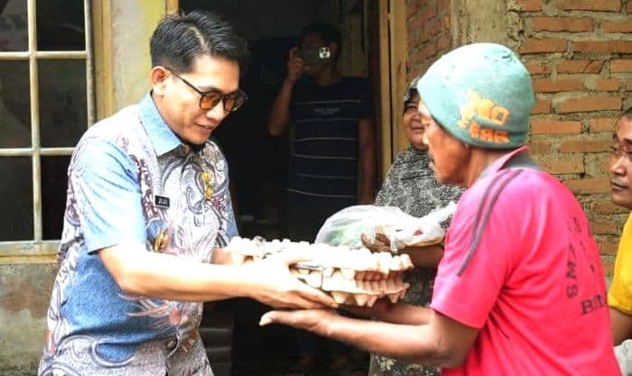 jelang_idulfitri_pemko_binjai_serahkan_bantuan_sosial_ke_masyarakat