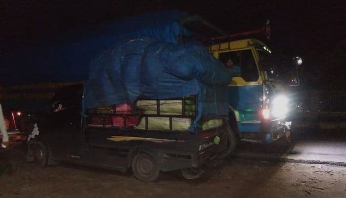 pengorbanan_sopir_pengangkut_ikan_dan_sayur_rayakan_lebaran_di_jalan_