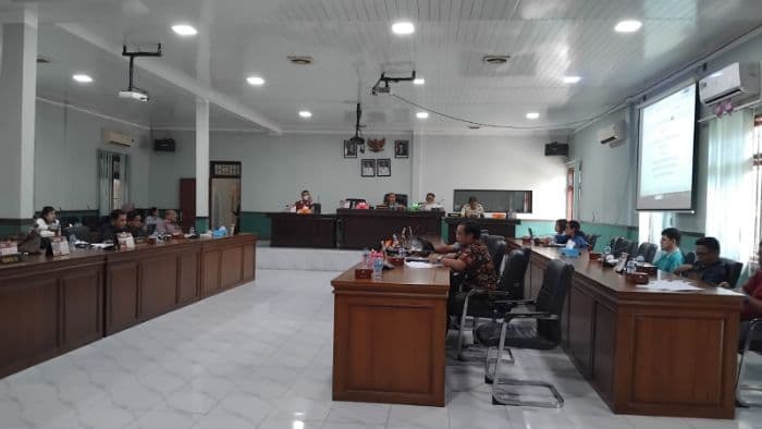 dprd_siantar_sepakat_ranperda_perlindungan_tenaga_kerja_lokal_disahkan