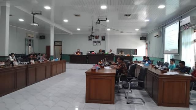 dprd_siantar_sepakat_ranperda_perlindungan_tenaga_kerja_lokal_disahkan