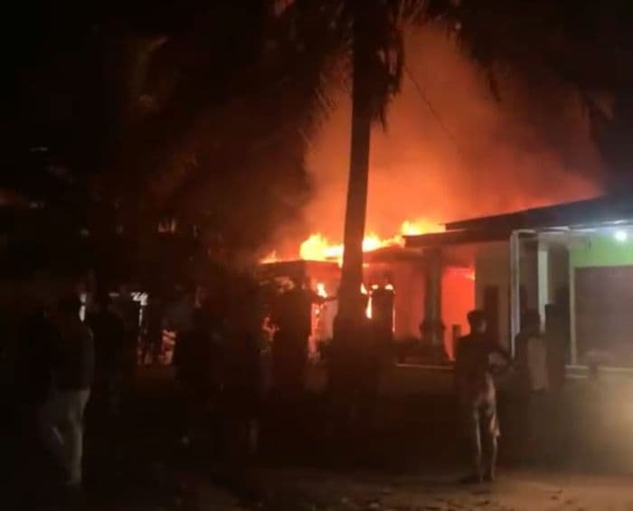 dua_rumah_warga_terbakar_di_labura
