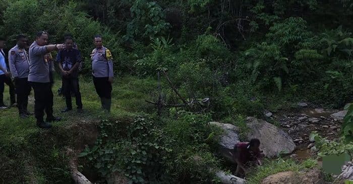 kapolres_langkat_tinjau_lokasi_pembangunan_jembatan_merah_putih_sang_bhayangkara