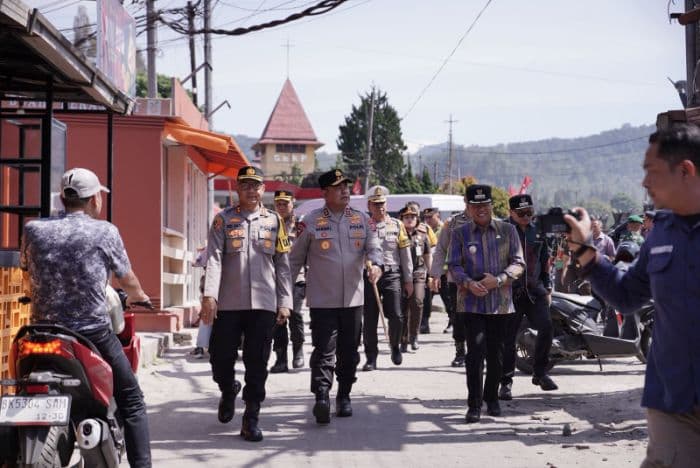 pastikan_arus_balik_mudik_aman_kapolda_sumut_tinjau_pos_pengamanan_di_kabupaten_karo