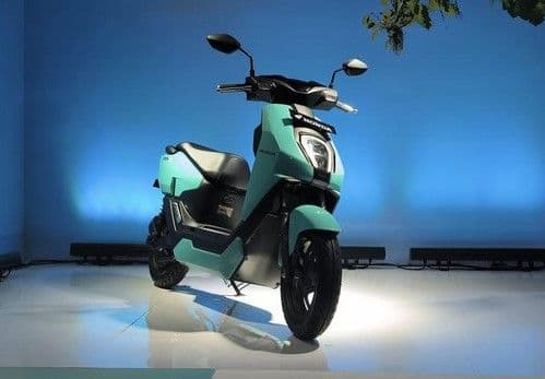 prabowo_dorong_motor_listrik_ini_daftar_harga_molis_terbaru_mulai_rp11_jutaan