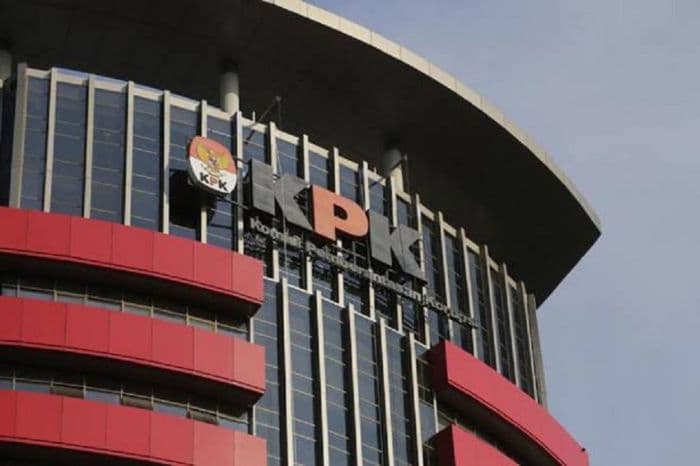 kpk_geledah_dua_rumah_tersangka_kasus_bjb_sejumlah_barang_disita