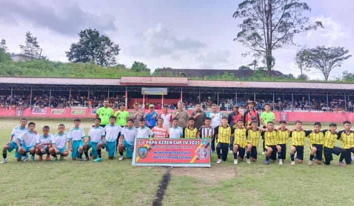 turnamen_papa_keren_cup_iv_2025_perebutkan_piala_bupati_taput_resmi_dibuka_