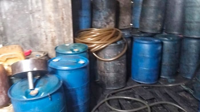 diduga_timbun_solar_subsidi_gudang_di_sibolga_disorot_warga