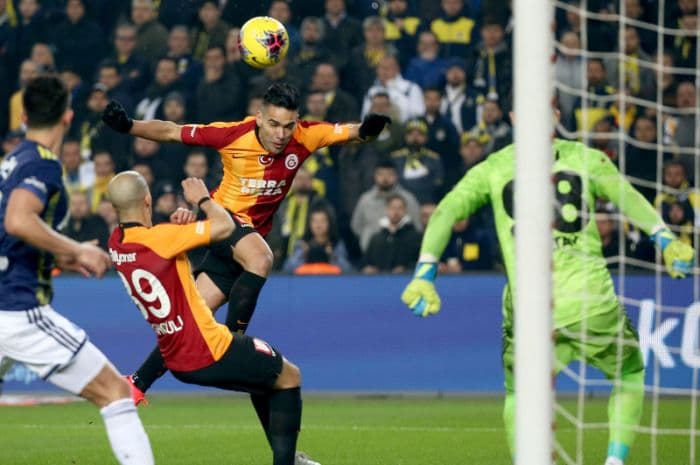 galatasaray_hajar_fenerbahe_30_selangkah_lagi_menuju_gelar