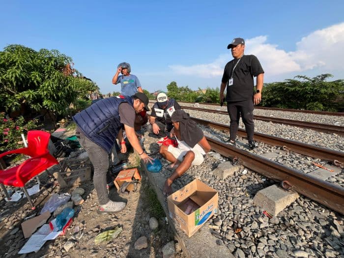 meski_berkalikali_digerebek_peredaran_narkoba_di_rel_kai_tembung_masih_jalan