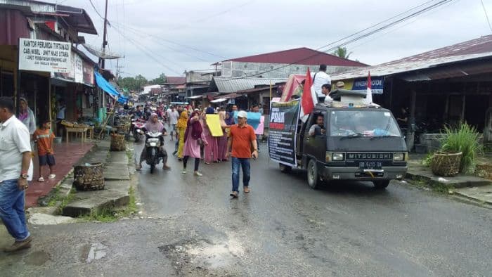ratusan_warga_nias_utara_demo_pdam_lahewa_tuntut_penjelasan_air_tercemar
