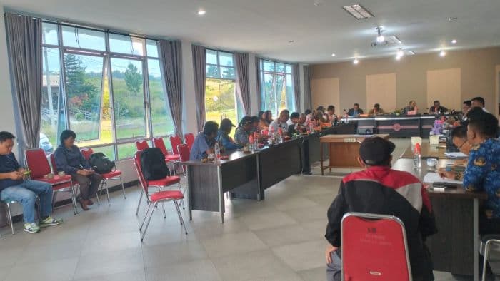 rdp_ranperda_persampahan_samosir_fasilitas_minim_sanksi_pidana_paling_krusial_