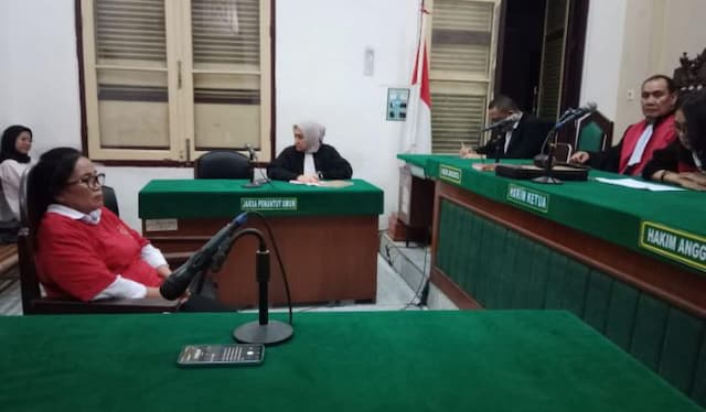 sidang_malam_hakim_pn_medan_vonis_ringan_asn_polri_kasus_pemalsuan_surat_tanah