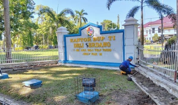 pagar_kantor_bupati_deli_serdang_mulai_diperbaiki_usai_dirusak_massa_al_washliyah