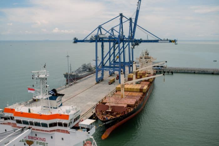 arus_peti_kemas_belawan_dan_kuala_tanjung_tumbuh_di_tengah_tekanan_global