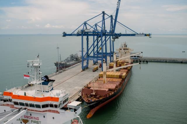 arus_peti_kemas_belawan_dan_kuala_tanjung_tumbuh_di_tengah_tekanan_global