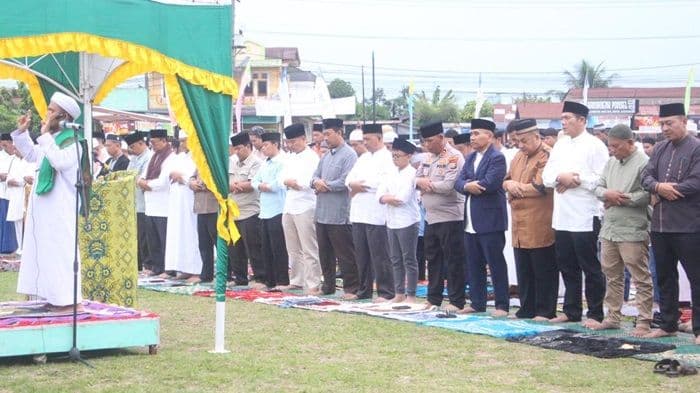ribuan_jamaah_padati_salat_iduladha_di_simalungun_kapolres_dan_forkopimda_hadir