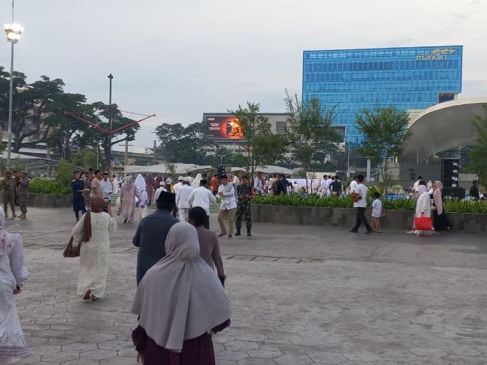 ribuan_warga_padati_lapangan_merdeka_medan_untuk_salat_idul_adha_1447_h