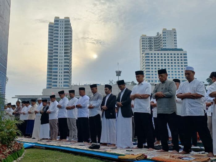 wali_kota_medan_rico_waas_salat_iduladha_di_lapangan_merdeka