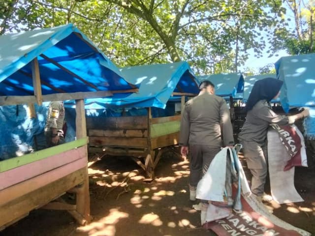 satpol_pp_padangsidimpuan_gencarkan_razia_pondok_dan_spanduk_liar_