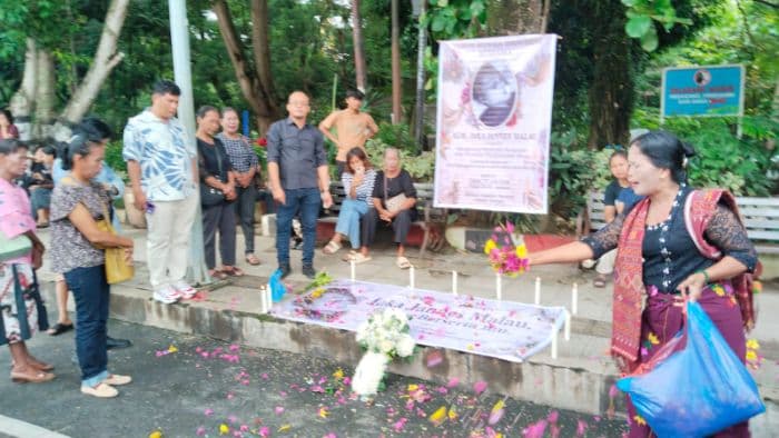 isak_tangis_ibu_jaka_malau_saat_tabur_bunga_kejam_kali_orang_itu_sama_mu_nak