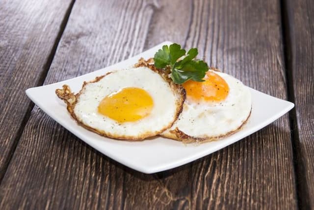 mentega_atau_minyak_yang_lebih_baik_untuk_memasak_telur