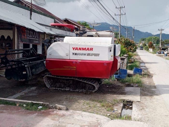 super_combine_dan_nasib_pedagang_di_pasar_porsea_saat_musim_panen_tiba