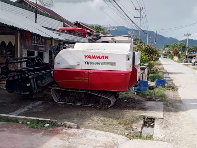 super_combine_dan_nasib_pedagang_di_pasar_porsea_saat_musim_panen_tiba